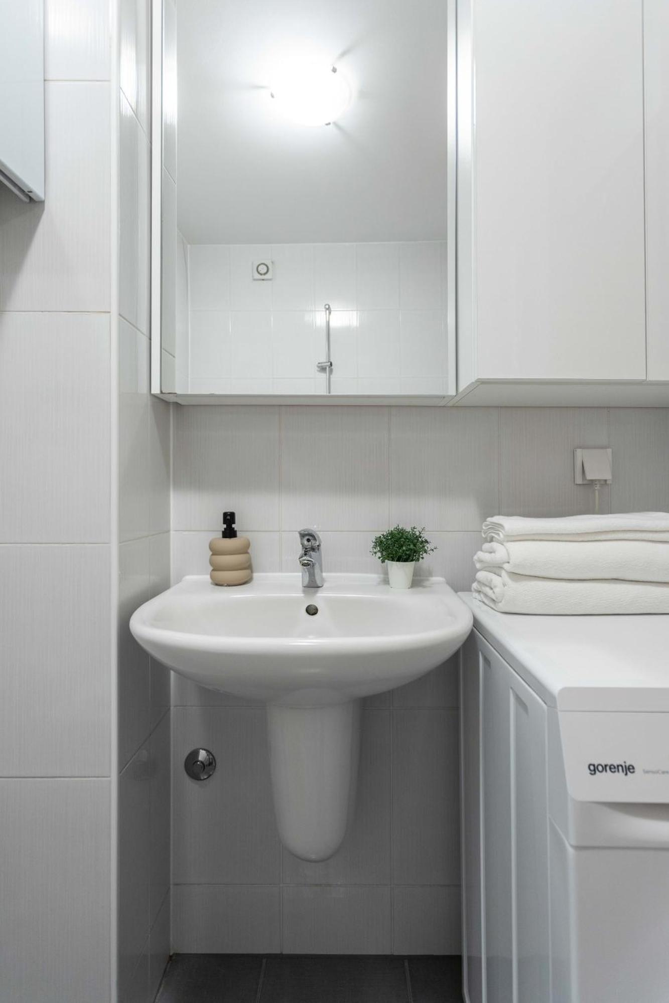 Sunny 1Bdr With Balcony & Parking Apartment Zagreb Luaran gambar